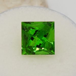 distorted-precious-8_4mm-3_04ct-helenite-497